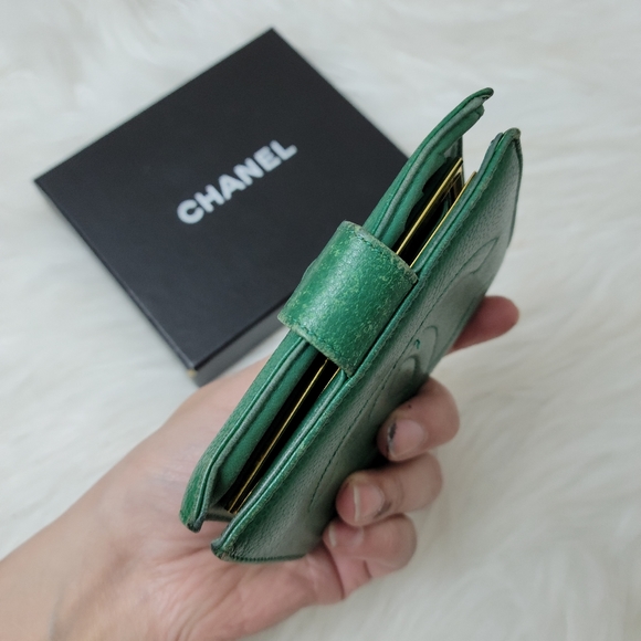 CHANEL Green Wallet - Picture 9 of 13